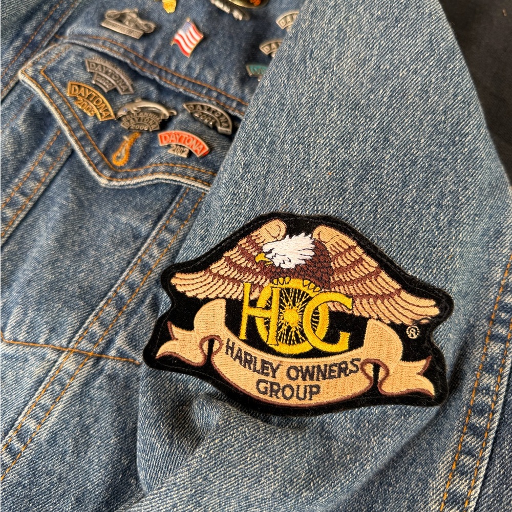 Harley Davidson Y2K Jean Jacket Denim Vintage Bike Week Pins Large Biker Club - Picture 9 of 9